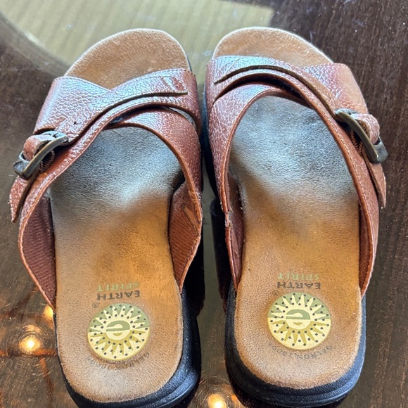Earth Spirit Brown Leather Sandals - Picture 3 of 6